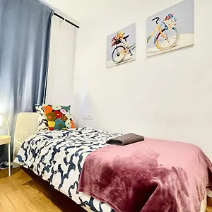 Sharing Flats In Gotico Ostello
